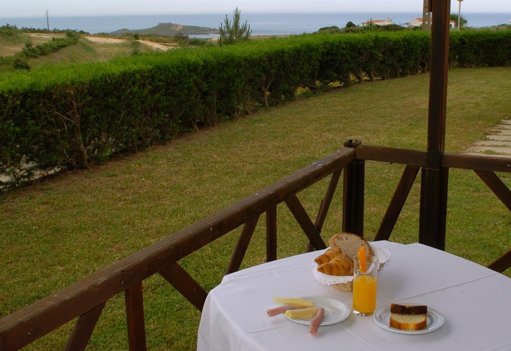 Parque De Campismo Da Ilha Do Pessegueiro Hotel Porto Covo Bilik gambar