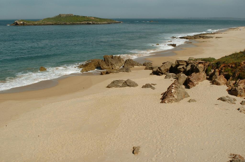 Parque De Campismo Da Ilha Do Pessegueiro Hotel Porto Covo Bilik gambar